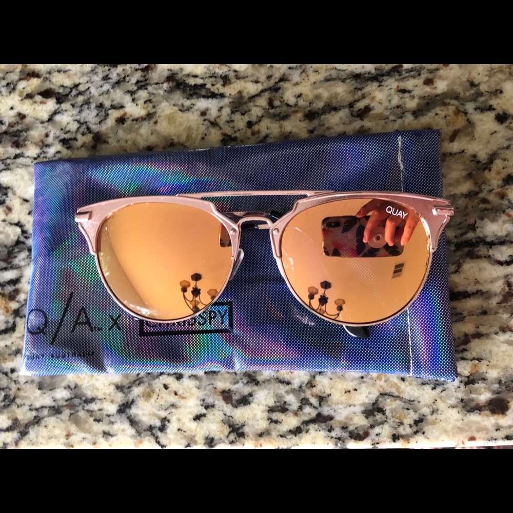 QUAY x CHRISSPY pink sunglasses